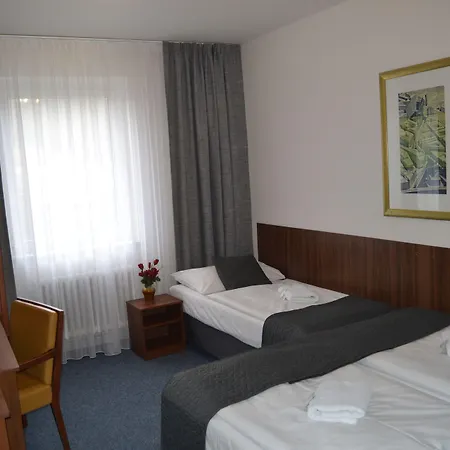 מלון Bohemians 3*