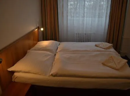 Hotel Bohemians